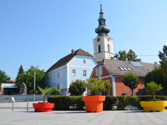 Large urban planters: flexible solutions for public spaces