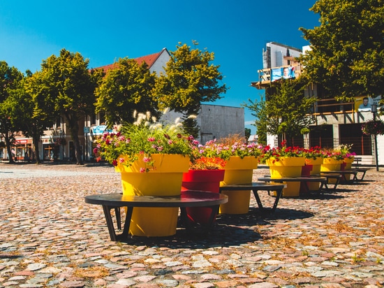 Cities during hot weather: creating comfortable public spaces