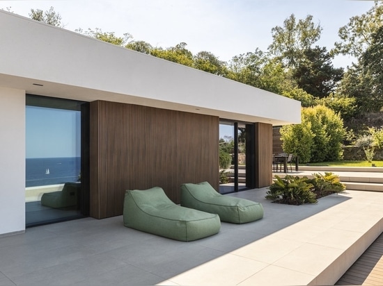 Déco signs a sea-view terrace in Milazzo