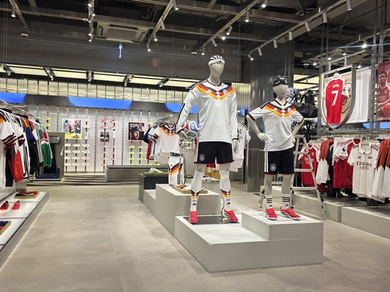 CiViC Fusion Cross for the Adidas flagship store in Seoul