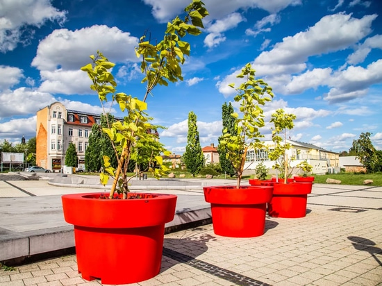 Urban planters for safer public spaces