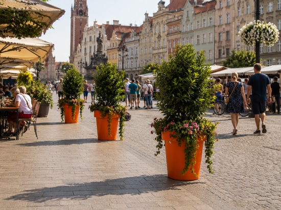 Urban planters for safer public spaces
