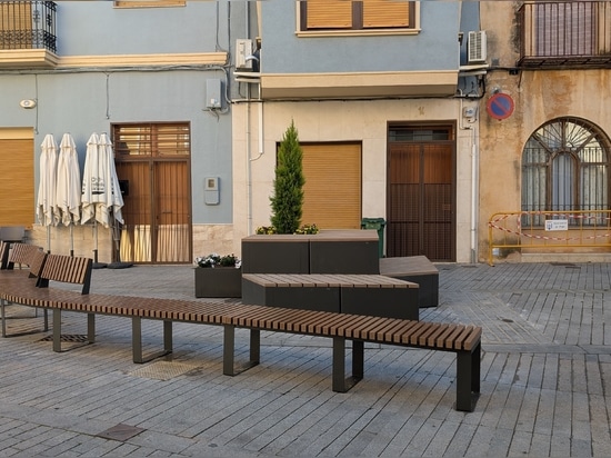 Urban furniture in Pego: an intervention to organise, connect and improve public space