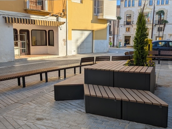 Urban furniture in Pego: an intervention to organise, connect and improve public space