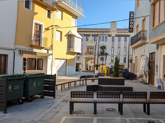 Urban furniture in Pego: an intervention to organise, connect and improve public space