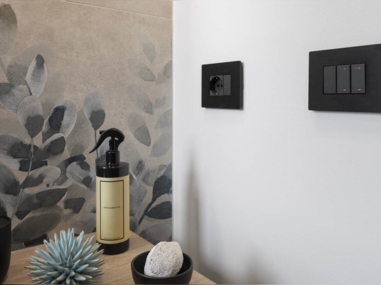 Home automation and AVE toggle switches in a Brescia Apartment: where style meets technology