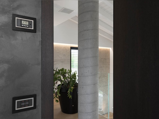 AVE home automation and design in a contemporary lake-view villa