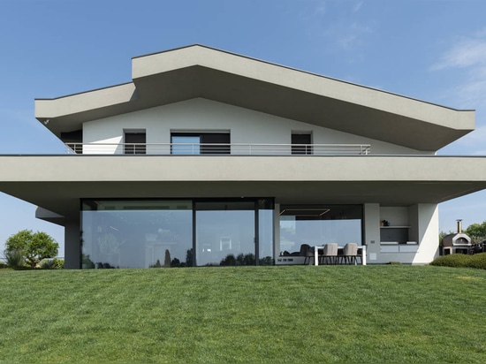 AVE home automation and design in a contemporary lake-view villa