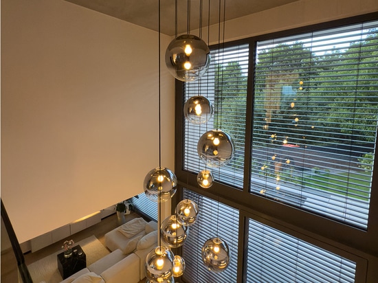 Memorable moments of light with s.luce Orb gallery lights