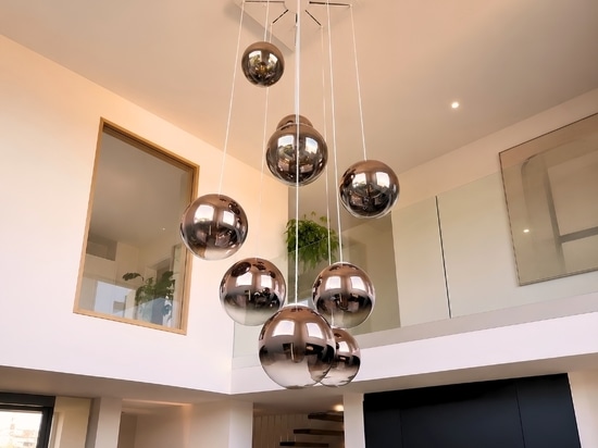 Memorable moments of light with s.luce Orb gallery lights