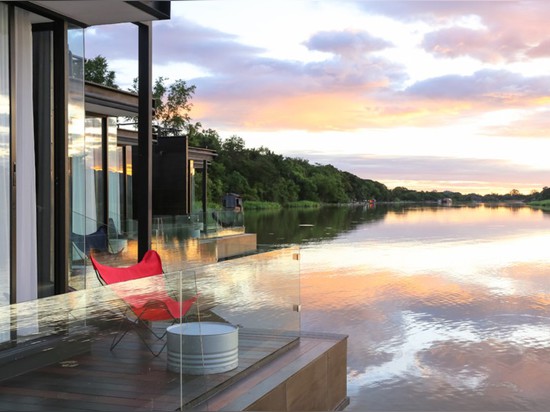 Floating prefab homes overlook gorgeous river views in Thailand