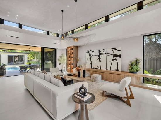 Prima Ecru dresses a villa in Florida