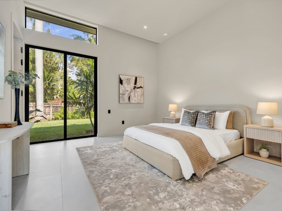 Prima Ecru dresses a villa in Florida
