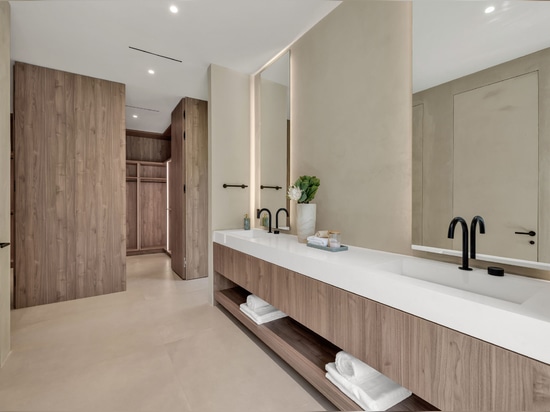 Prima Ecru dresses a villa in Florida