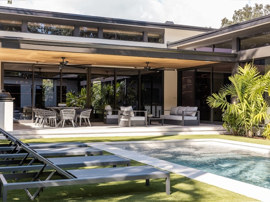 Prima Ecru dresses a villa in Florida