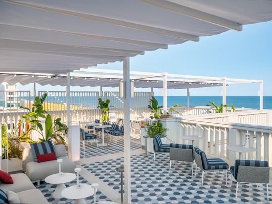 Seafront elegance: the rooftop "1923 Casa Bianca" by KE