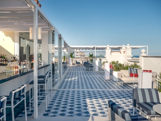 Seafront elegance: the rooftop "1923 Casa Bianca" by KE