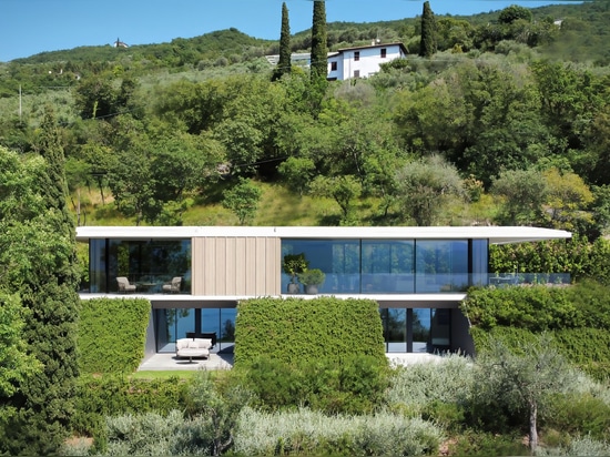 Beyond the waterline: where ceramic surfaces meet the horizon