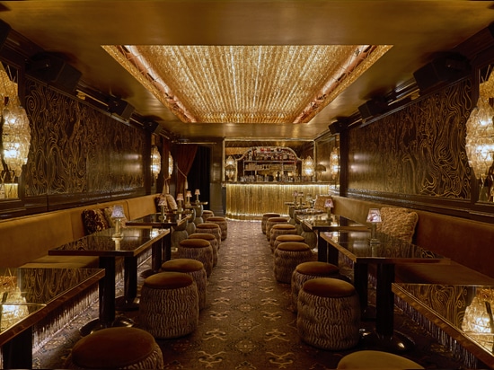Ceiling installation in cast glass
