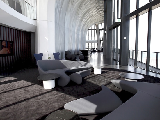 Fluid rug design Rombo in Black color | Miami, 1000 Museum