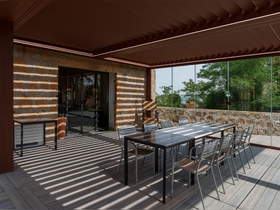 Harmonies of land and light: KE's project among the vineyards and olive groves of the Umbrian hills