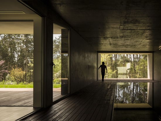 THE HILL CORK HOUSE BY CONTAMINAR ARQUITECTOS