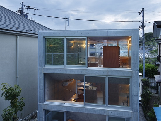 TAKESHI HOSAKA’S HOUSE INCREASES TOTAL AREA WITH CURVED FLOORS