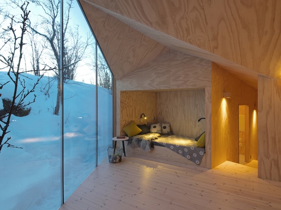 REIULF RAMSTAD ARKITEKTER’S V-SHAPED CABIN