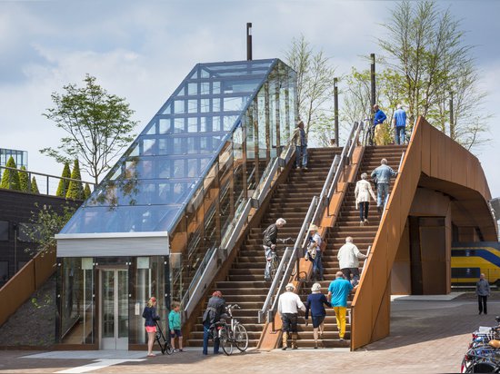 RAISED PARK AND PEDESTRIAN BRIDGE BY BENTHEM CROUWEL ARCHITECTS IS ALSO A GIANT SOLAR COLLECTOR