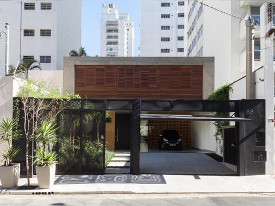 PRIVACY AND MODERNITY GIVE JARDINS HOUSE ITS APPEAL