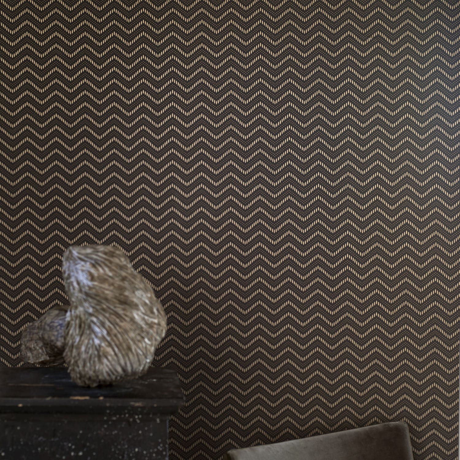 コンテンポラリー壁紙 波 モチーフ 黒 Chevron Dots Eco コンテンポラリー壁紙 波 モチーフ 黒 Chevron Dots Eco