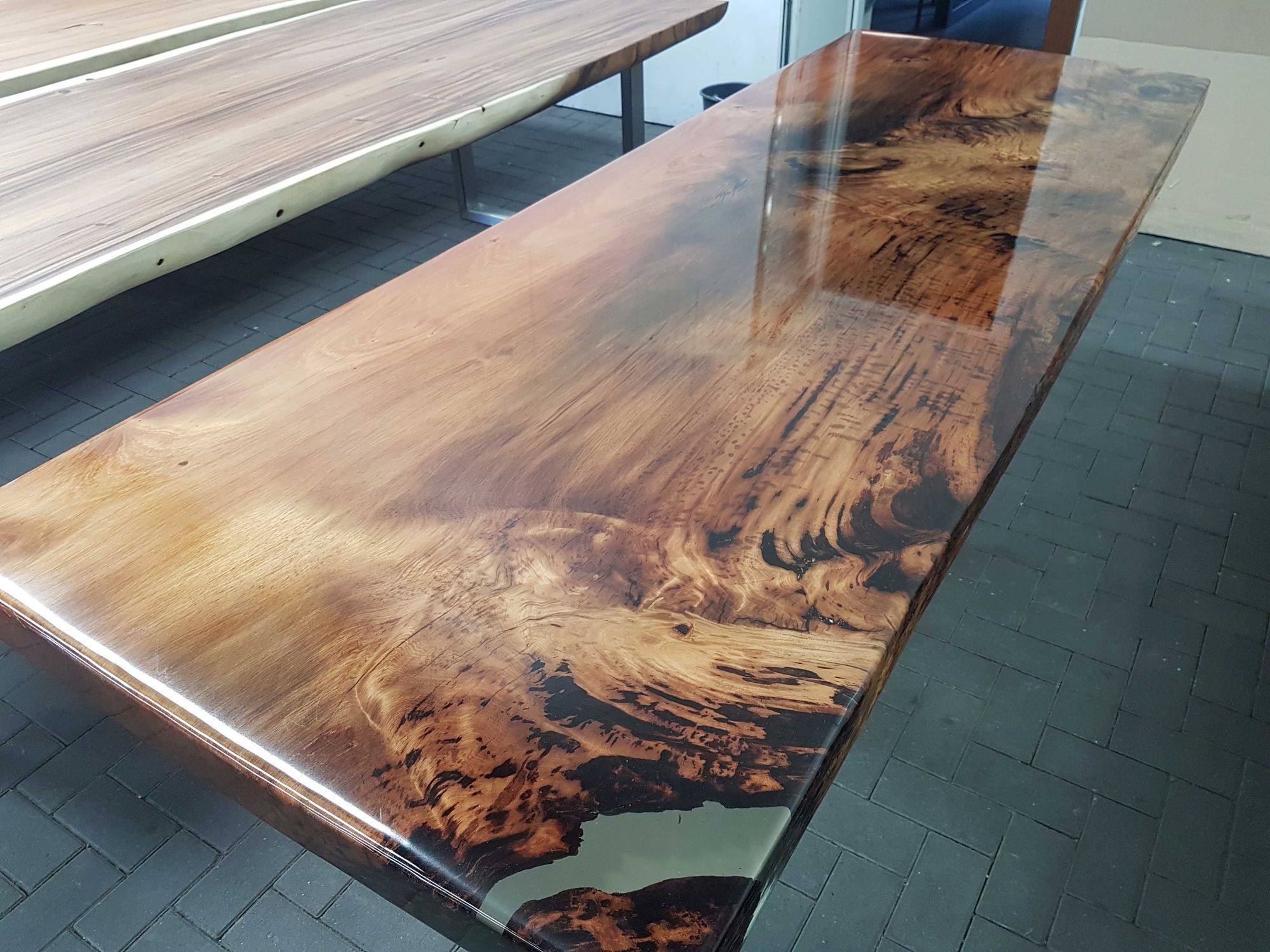 現代風ダイニングテーブル - KAURI TABLE - Unik - 無垢材 / 漆木材