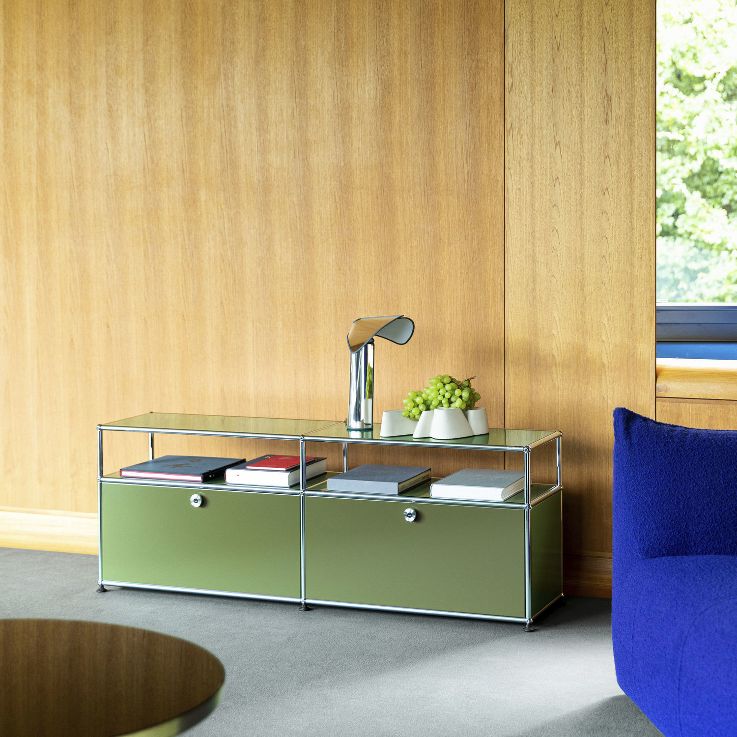 現代風マルチメディア用家具 - USM Haller - USM Modular Furniture - シェルブ付き / 扉2枚 / ローボード