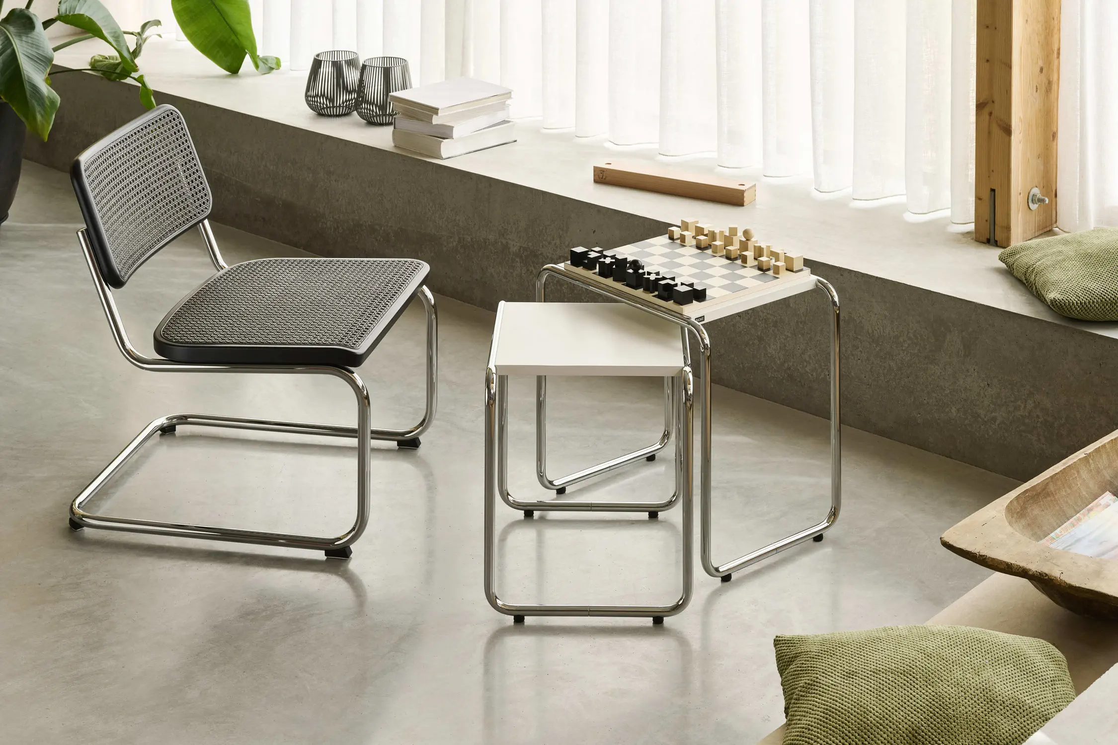 Bauhaus 作ネストテーブル - B 9 - THONET/トーネット - 木製 / ガラス Bauhaus 作ネストテーブル - B 9 - THONET/トーネット - 木製 / ガラス