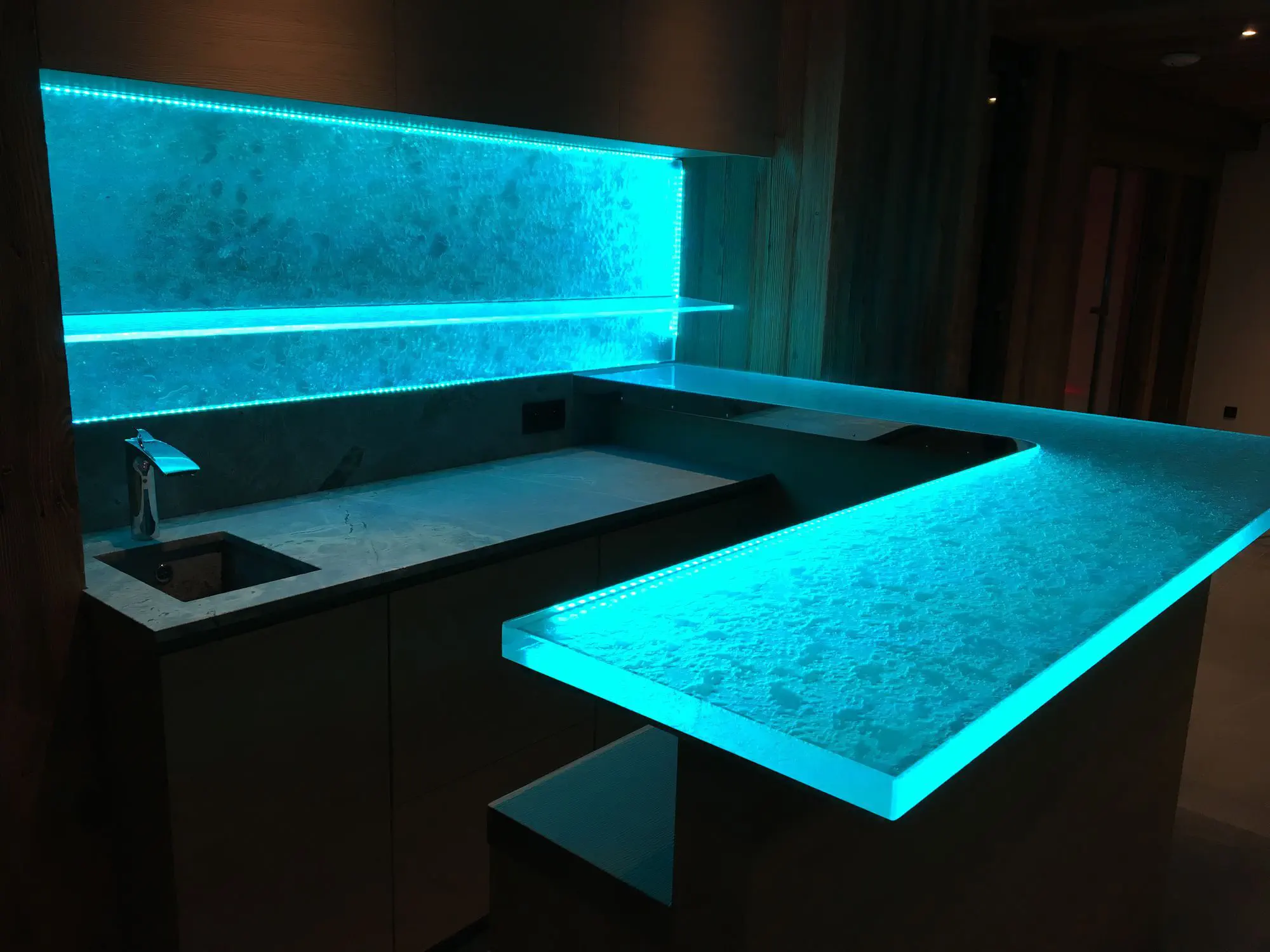 バーカウンター - THINKGLASS RESIDENTIAL BAR - ThinkGlass - キッチン用 / ガラス製 / U字型