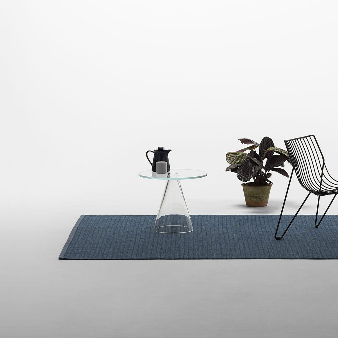 現代風サイドテーブル SANDER Massproductions ガラス製 / 円形 / 家庭用