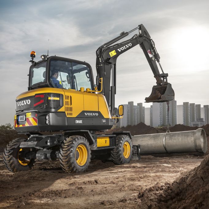 小型パワーショベル EW60E Volvo Construction Equipment Germany GmbH タイヤ式