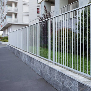 柵型フェンス