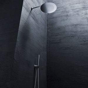 壁取り付け式シャワーヘッド