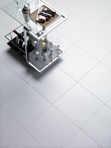 セラミック製タイル