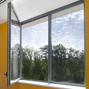 アルミニウム窓