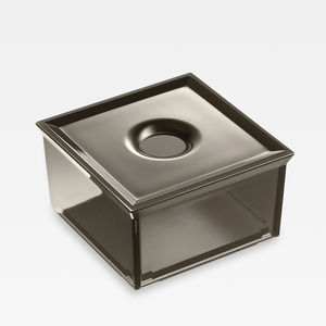 プラスチック製収納箱 1