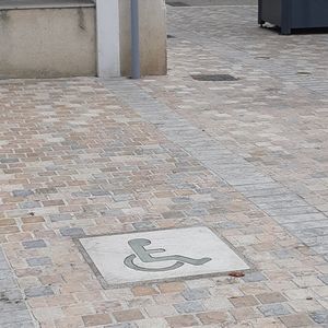 身体障害者用道路標示