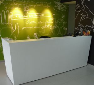 コーリアン®製受付カウンター 1
