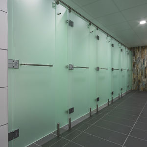ガラス製トイレ用キュ－ビクル