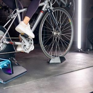 屋内用スポーツ施設用床材