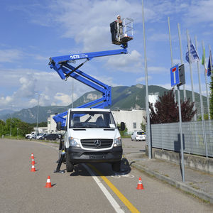 工事現場用高所作業車