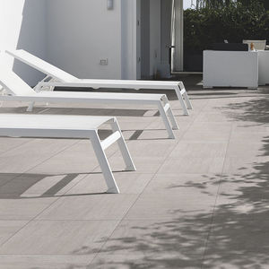 陶磁器タイル