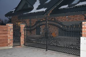 ヒンジ付きゲート