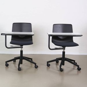 台付き会議室用椅子